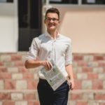 Список учеников, которые получат «автоматом» оценку 10 по экзамену на степень бакалавра по иностранному языку.