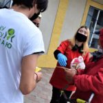«ЖИВИ СЕЙЧАС!»: Волонтёры в Бессарабке провели информационную кампанию по профилактике коронавируса совместно с Красным крестом и районным Инспекторатом полициии, а также раздали защитные маски пожилым людям.