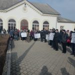 Работники Бессарабского железнодорожного узла вышли на митинг в связи с задержкой заработной платы. Железнодорожников поддержали районные и городские власти.
