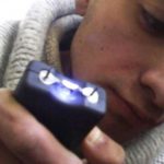 Суд разрешил Американскому образовательному центру для детей с ограниченными возможностями использовать электрошок  на своих учениках, склонных  к агрессии  или самоповреждению.