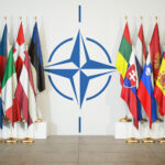 НАТО обсуждает с оборонными предприятиями ускорение производства для пополнения запасов оружия и боеприпасов, которые значительно сократились из-за постоянных поставок Украине